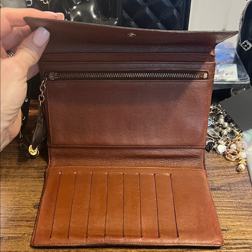 Beautiful 100% Authentic Louis Vuitton Monogram Clutch Fold-Over Wallet - Picture 9 of 15